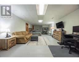 22164 DUNDONALD ROAD - 23