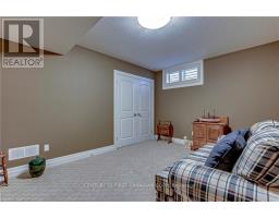 17 - 725 EAGLETRACE DRIVE - 32