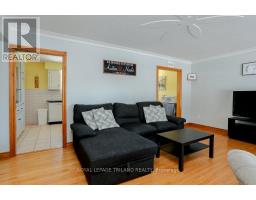 48 LYNN CRESCENT - 11