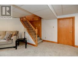 48 LYNN CRESCENT - 27