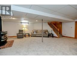 48 LYNN CRESCENT - 28