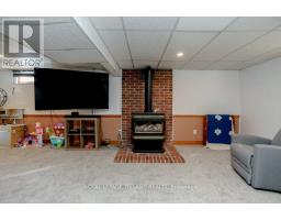 48 LYNN CRESCENT - 30