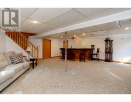 48 LYNN CRESCENT - 31