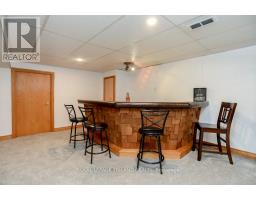 48 LYNN CRESCENT - 32