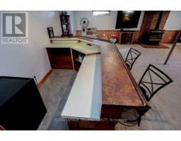 48 LYNN CRESCENT - 33