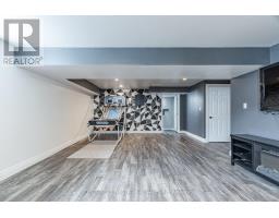 181 GILMOUR DRIVE - 35