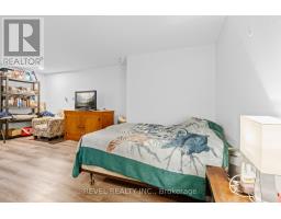 496 DEVONSHIRE AVENUE - 28
