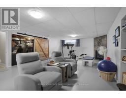 86 CALVERT LANE - 25