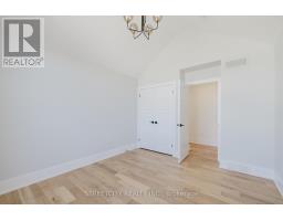 877 EAGLETRACE DRIVE W - 35