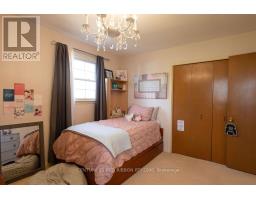 218 RIVERVIEW DRIVE - 39