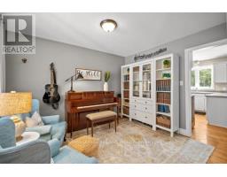 21 SHERWOOD CRESCENT - 11