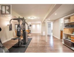 21 SHERWOOD CRESCENT - 25