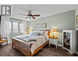 21 SHERWOOD CRESCENT - 32