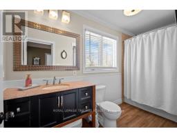 21 SHERWOOD CRESCENT - 34