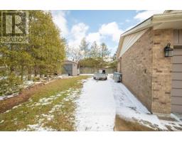 21 SHERWOOD CRESCENT - 43
