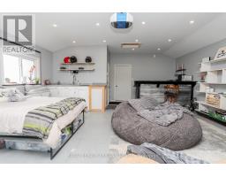 139 COULTER AVENUE - 30