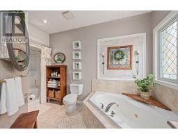 10 SANDPIPER PLACE - 13