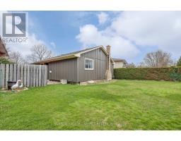 11 TUMBLEWEED CRESCENT - 34
