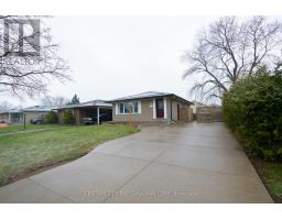 19 APONI CRESCENT - 1
