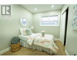 19 APONI CRESCENT - 7