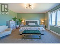 178 GILMOUR DRIVE - 18