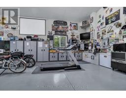 9941 NIPIGON STREET - 38