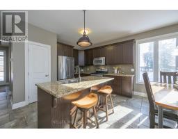 675 BENNETT CRESCENT - 19