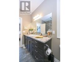 675 BENNETT CRESCENT - 32