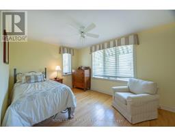 3 OLD OAK LANE - 25