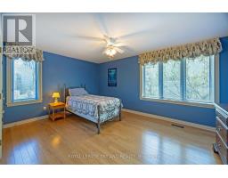 3 OLD OAK LANE - 26