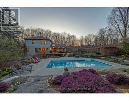 3 OLD OAK LANE - 36