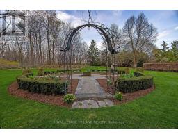 3 OLD OAK LANE - 42