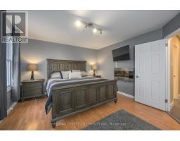 712 WONDERLAND ROAD S - 17