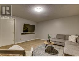93 - 1095 JALNA BOULEVARD - 17