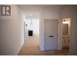 8 - 430 HEAD STREET N - 27