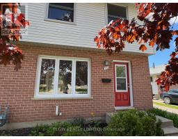 18 VANIER PLACE - 32