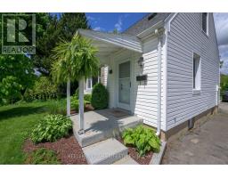 30 WALBROOK CRESCENT - 3