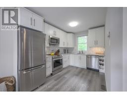 30 WALBROOK CRESCENT - 7