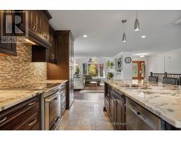 22 VILLAGE GATE CRESCENT - 12