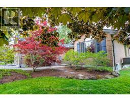 22 VILLAGE GATE CRESCENT - 2