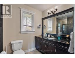 22 VILLAGE GATE CRESCENT - 21