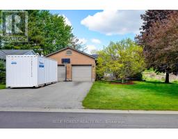 22 VILLAGE GATE CRESCENT - 44
