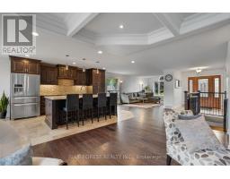 22 VILLAGE GATE CRESCENT - 7