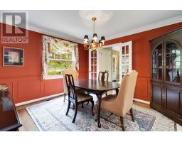 41 HAMPTON CRESCENT - 19