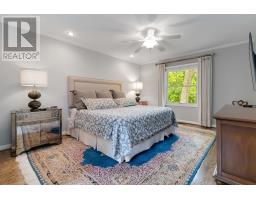41 HAMPTON CRESCENT - 25