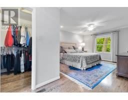 41 HAMPTON CRESCENT - 28
