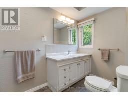 41 HAMPTON CRESCENT - 29