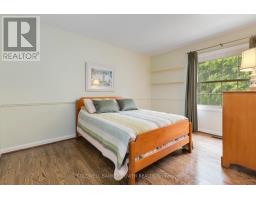 41 HAMPTON CRESCENT - 31