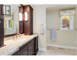 41 HAMPTON CRESCENT - 34