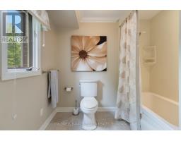 41 HAMPTON CRESCENT - 35